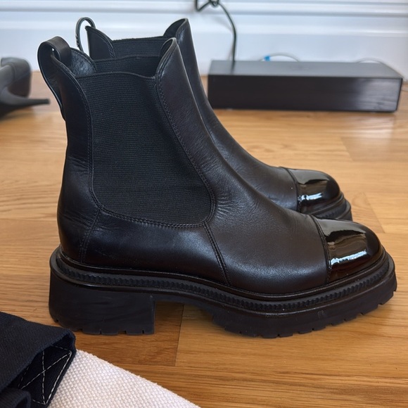 COPY - Chanel black leather and patent leather boots - Picture 4 of 5